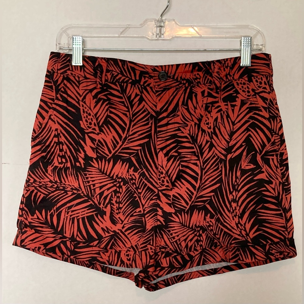 Forever 21 🟣 EUC Size Large Floral Graphic Print Cuffed Shorts